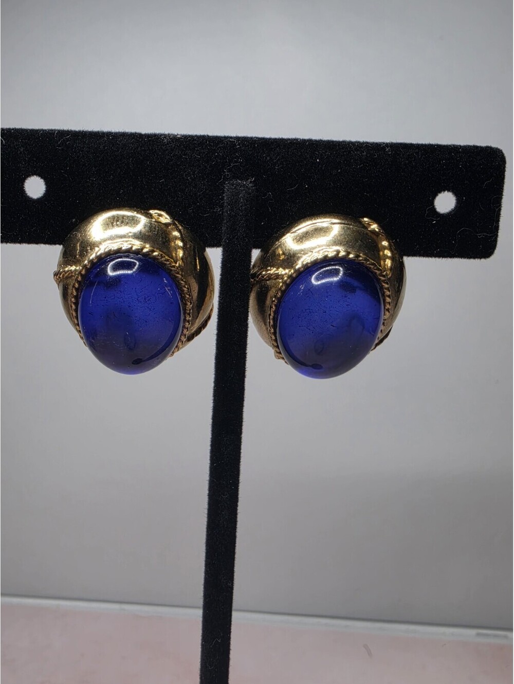 Vintage Gold Tone Blue Cabochon Glass Clip On Earrings